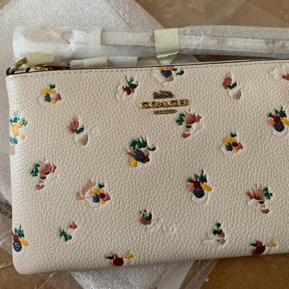 Coach Large Leather Wristlet C5997 Chalk Floral Print NWT